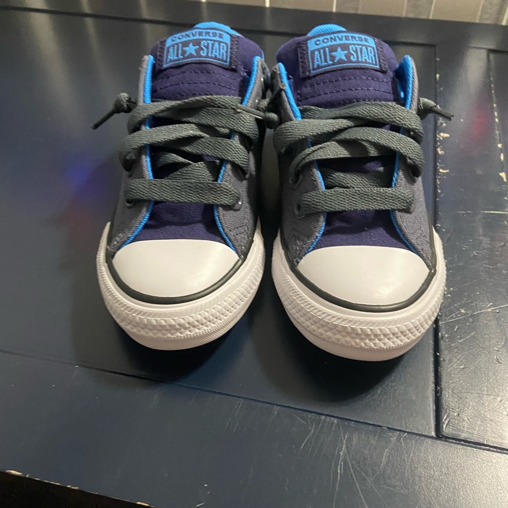 💥SOLD💥 NWOT Boys Converse- Size 12